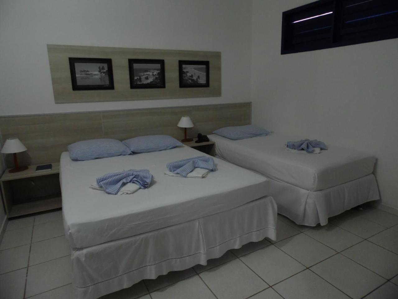 Quarto Duplo com Cama Extra (1 Cama de Casal + 1 Cama de Solteiro)